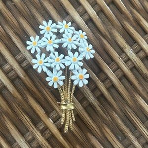 Vintage daisy brooch